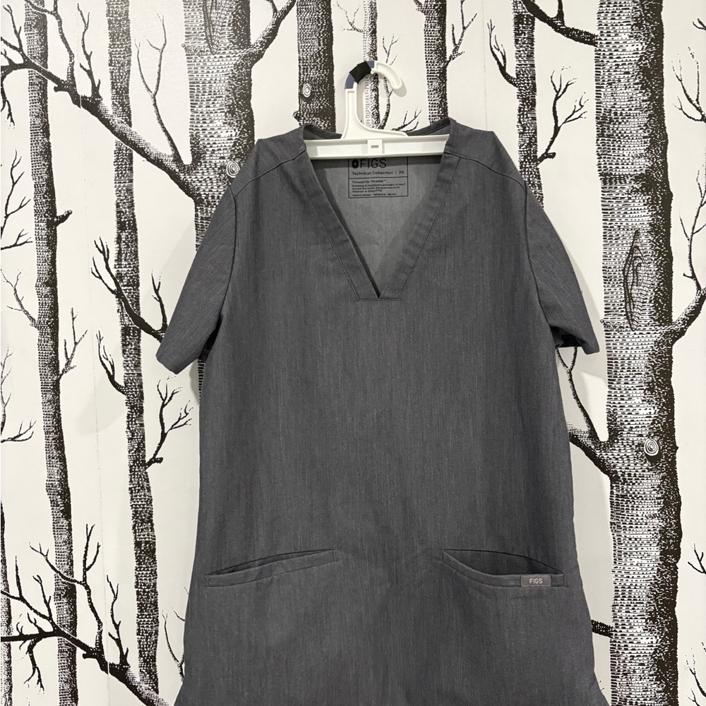 Figs Black V-Neck Short Sleeve Tunic with Front Pockets